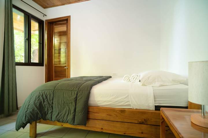 Double Bed w/ Private Bath — H7