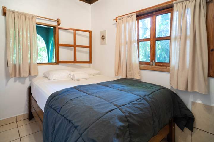 Double Bed w/ Private Bath — H1